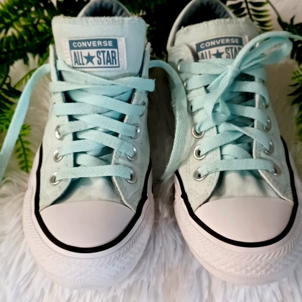 Ladies Mint Converse with mint strings Sz 7